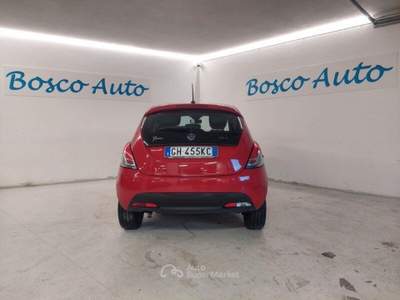 Lancia Ypsilon 1.0 FireFly 5 porte S&amp;S Hybrid Ecochic Silver Rosso usata Borgo San Dalmazzo