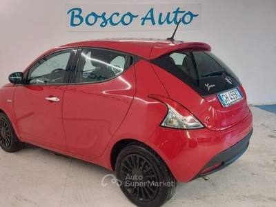 Lancia Ypsilon 1.0 FireFly 5 porte S&amp;S Hybrid Ecochic Silver Rosso usata Borgo San Dalmazzo