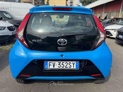 Toyota Aygo 1.0 VVT-i 72 CV 5 porte x-cool MMT Blu/Azzurro usata Milano