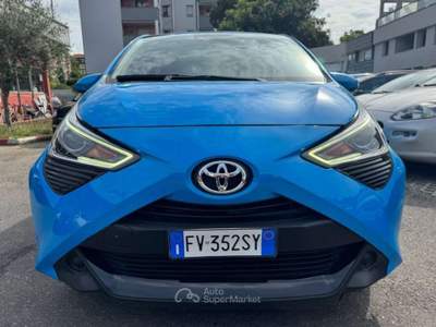 Toyota Aygo 1.0 VVT-i 72 CV 5 porte x-cool MMT Blu/Azzurro usata Milano