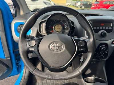 Toyota Aygo 1.0 VVT-i 72 CV 5 porte x-cool MMT Blu/Azzurro usata Milano