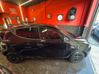 Lancia Ypsilon 5 porte GPL Ecochic Black and Noir Nero usata Giugliano in Campania