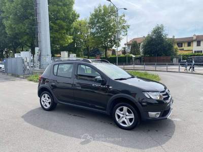 Dacia Sandero Stepway 1.5 dci  s&s 90cv E6 NEOPATENTATI Grigio usata Treviglio