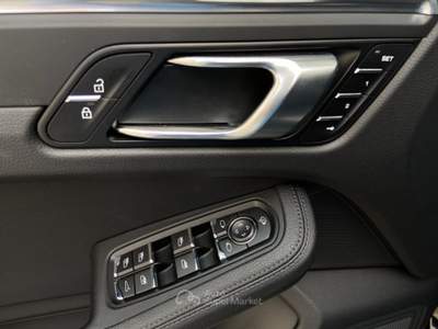 Porsche Macan III 2.0 PANORAMA LED PDLS 21" SEDILI 14 REG Nero usata Rubano