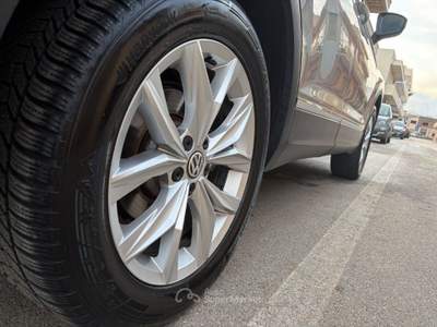 Volkswagen Tiguan 2.0 TDI 150 DSG Advanced Grigio usata San Michele Salentino