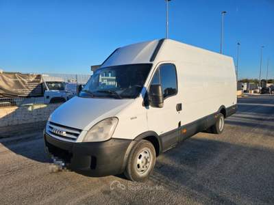 Iveco Daily 35C12V 2.3 Hpi PL-TM-RG Furgone Bianco usata Maruggio