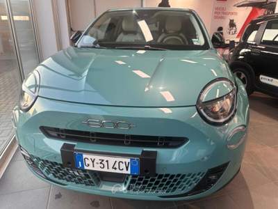 Fiat 600 600 Hybrid 100 CV DCT MHEV La Prima Blu/Azzurro usata Strambino