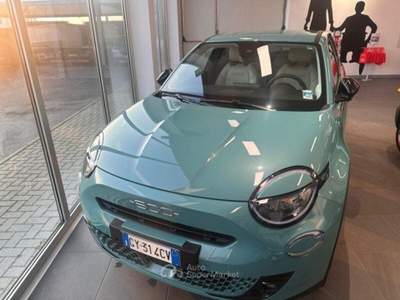Fiat 600 600 Hybrid 100 CV DCT MHEV La Prima Blu/Azzurro usata Strambino