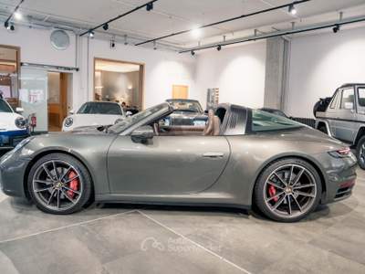 Porsche 911 Targa 4S*LIFT*BOSE*ASSE POSTERIORE STERZANTE Verde usata MILANO