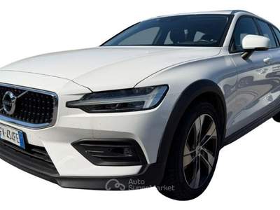Volvo V60 Cross Country D4 AWD Geartronic Pro Bianco usata Oderzo