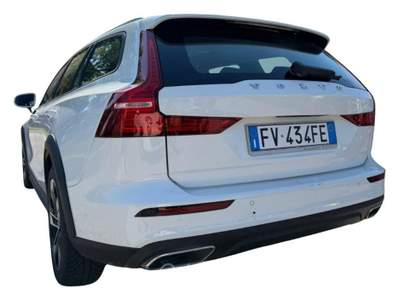 Volvo V60 Cross Country D4 AWD Geartronic Pro Bianco usata Oderzo