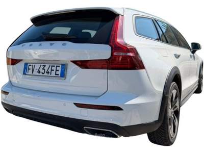 Volvo V60 Cross Country D4 AWD Geartronic Pro Bianco usata Oderzo