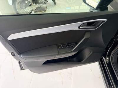 Seat Arona 1.0 EcoTSI 110 CV DSG FR Nero usata MASSAFRA