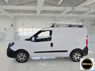 Fiat Doblò Benzina/Metano-83.000 Km Bianco usata Casatisma