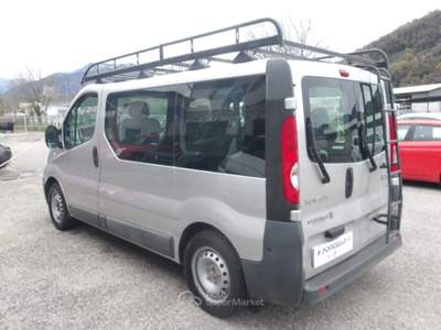 Renault Trafic 2.0dCi 115 9 POSTI - PASSO CORTO X COMMERCIANTI Argento usata Cavasso Nuovo