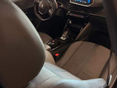 Peugeot 208 5 porte Active Rosso usata Torino