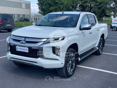 Mitsubishi L200 MITSUBISHI L200 2.3 D Double Cab 4x4 Super Select Intense Bianco usata Manerba del Garda