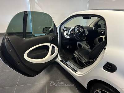Smart ForTwo 1.0 PASSION 71CV AUTOMATICA TOTAL WHI usata Anzio