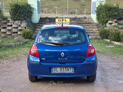 Renault Clio 1.2 65 CV 5p. 4U Pack usata Pesaro