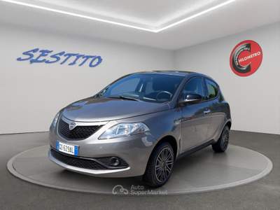 Lancia Ypsilon  1.0 firefly hybrid Gold s&s 70cv Grigio usata Cirò Marina