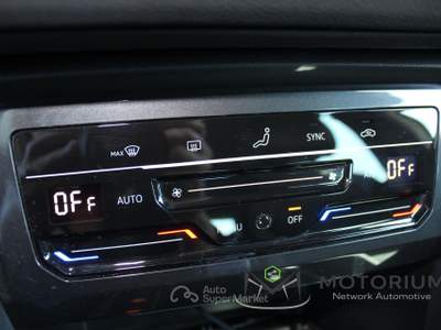Volkswagen Tiguan 2.0 TDI 150 CV SCR DSG R-Line Bianco usata Capannori