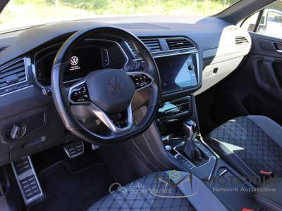 Volkswagen Tiguan 2.0 TDI 150 CV SCR DSG R-Line Bianco usata Capannori