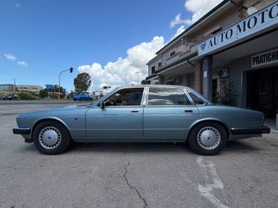 Jaguar Daimler Sovereign XJ40 Blu/Azzurro usata Fiumicino