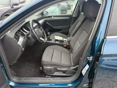 Volkswagen Passat Variant 2.0 TDI 150CV EVO Business Blu/Azzurro usata Altamura
