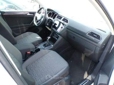 Volkswagen Tiguan SCR DSG Life Bianco usata Altamura