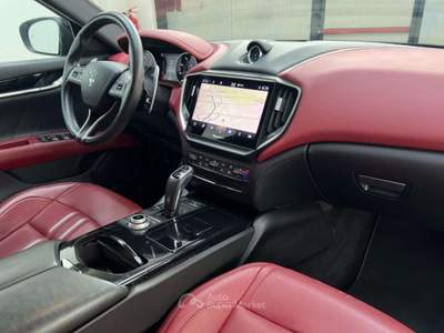 Maserati Ghibli L4 330 CV MHEV Gransport Nero usata Parma