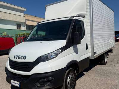 Iveco Daily 35C14 BOX 3 POSTI - 2024 Bianco usata Corato