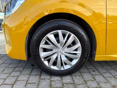 Peugeot 208 208 1.2 puretech active s&s 75cv Giallo usata Padova