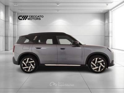 MINI Clubman 1.5 48V C Favoured Steptronic Nero usata Padova