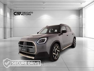 MINI Clubman 1.5 48V C Favoured Steptronic Nero usata Padova