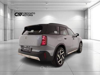 MINI Clubman 1.5 48V C Favoured Steptronic Nero usata Padova