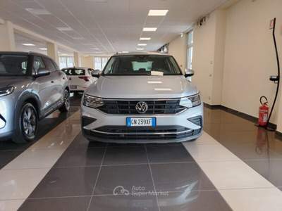 Volkswagen Tiguan Tiguan 2.0 TDI 150 CV SCR DSG Life Argento usata MONTE URANO