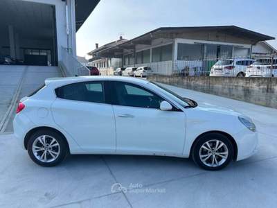 Alfa Romeo Giulietta 1.6 JTDm-2 105 CV Distinctive Bianco usata Saluzzo