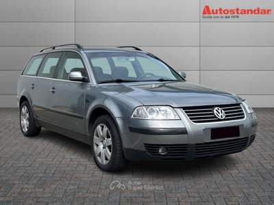 Volkswagen Passat Variant 1.9 tdi Business 130cv Grigio usata Torino