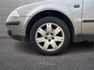Volkswagen Passat Variant 1.9 tdi Business 130cv Grigio usata Torino