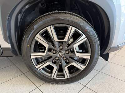Toyota Yaris Cross 1.5H (130CV) Lounge E-CVT Nero usata Affi
