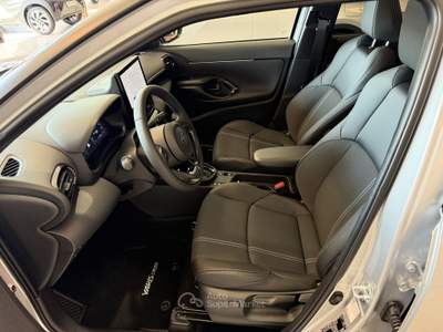 Toyota Yaris Cross 1.5H (130CV) Lounge E-CVT Nero usata Affi