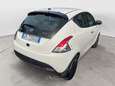 Lancia Ypsilon 1.0 FireFly 70cv Hybrid Gold Bianco usata Palermo