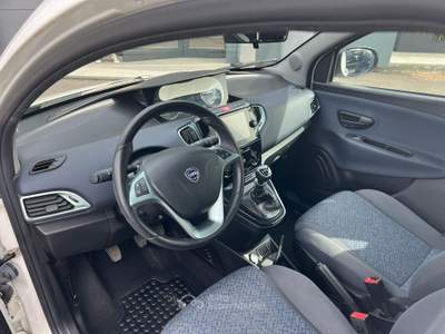 Lancia Ypsilon 1.0 FireFly 70cv Hybrid Gold Bianco usata Palermo
