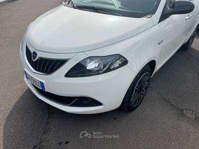 Lancia Ypsilon 1.0 FireFly 70cv Hybrid Gold Bianco usata Palermo
