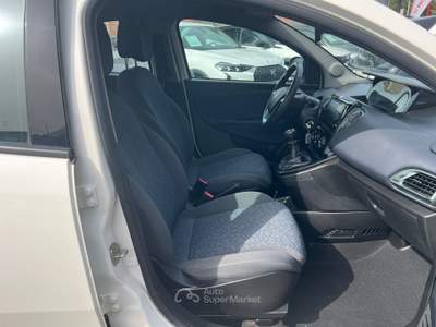 Lancia Ypsilon 1.0 FireFly 70cv Hybrid Gold Bianco usata Palermo