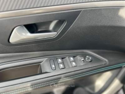 Peugeot 3008 BlueHDI 130 EAT8 S&S Allure Grigio usata Palermo