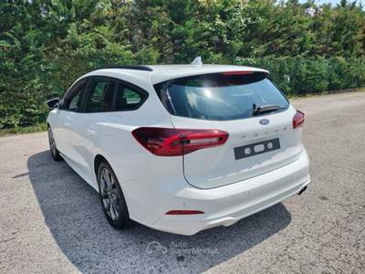 Ford Focus 1.5 Ecoblue 115cv ST -Line Auto  SW Bianco usata Bagni di Lucca