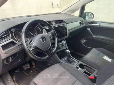 Volkswagen Touran 2.0tdi 150cv AUTOMATICA Grigio usata Salerno