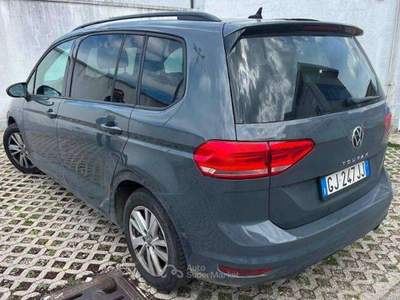Volkswagen Touran 2.0tdi 150cv AUTOMATICA Grigio usata Salerno
