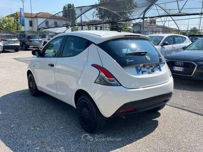 Lancia Ypsilon 1.0 FireFly 5p S&S Hybrid Ecochic Silver PROMO Bianco usata Este